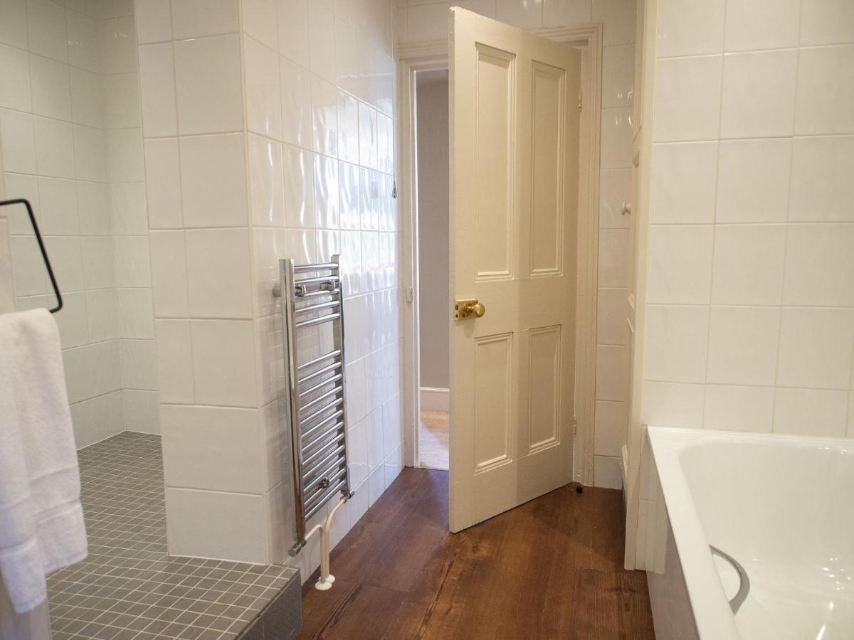 The Beeches - Chatsworth Apartment No 1 - Sleeps 2 باسلو المظهر الخارجي الصورة